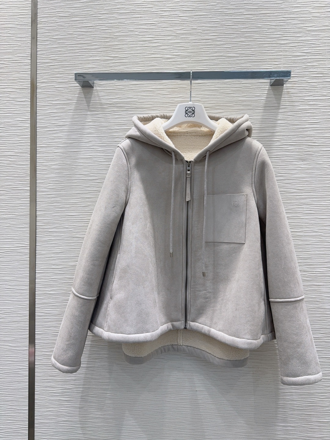 🛍️ Loe w*e 👑2025FW新款外套 时髦低调气质又奢华高级！版型百搭不挑人，定制科技面料 做工