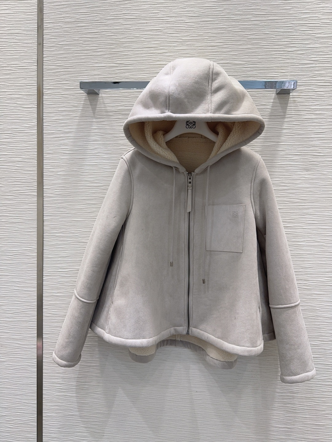 🛍️ Loe w*e 👑2025FW新款外套 时髦低调气质又奢华高级！版型百搭不挑人，定制科技面料 做工