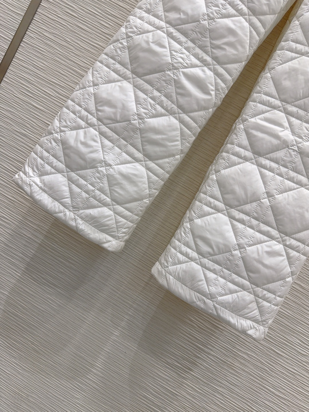 🛍️Christian Dio*👑2025FW新款夹棉长裤 整体保暖效果拉满，休闲时尚，经典logo完美