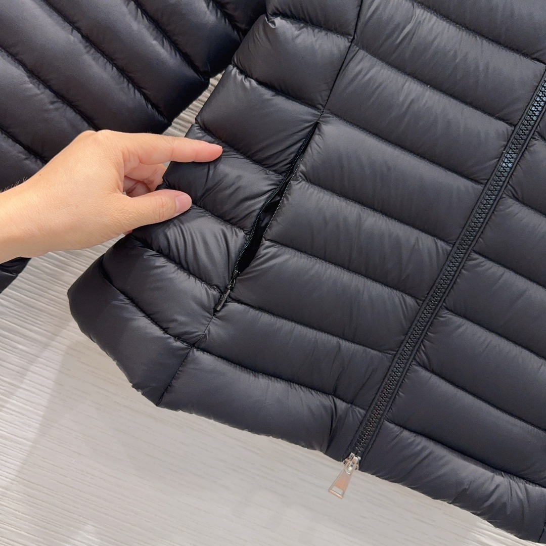 🛍️Moncle*👑2025FW新款羽绒外套 【鹅绒】 整体保暖效果拉满，独特设计款羽绒服 休闲时尚，经