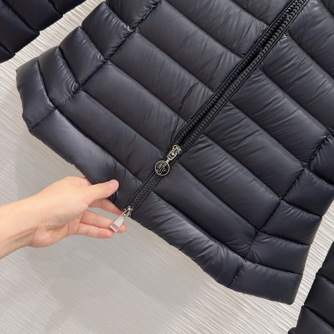 🛍️Moncle*👑2025FW新款羽绒外套 【鹅绒】 整体保暖效果拉满，独特设计款羽绒服 休闲时尚，经