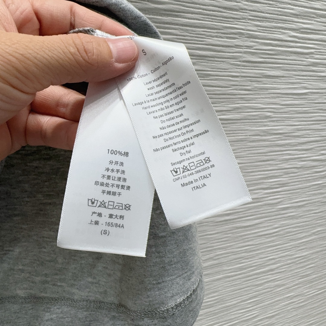 🛍️ Christian Dio* 👑2025FW新款T恤 密度很高手感超好 真的费劲心血的一款！！细节