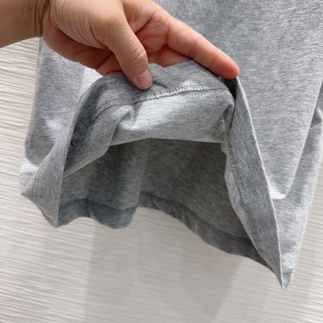 🛍️ Christian Dio* 👑2025FW新款T恤 密度很高手感超好 真的费劲心血的一款！！细节