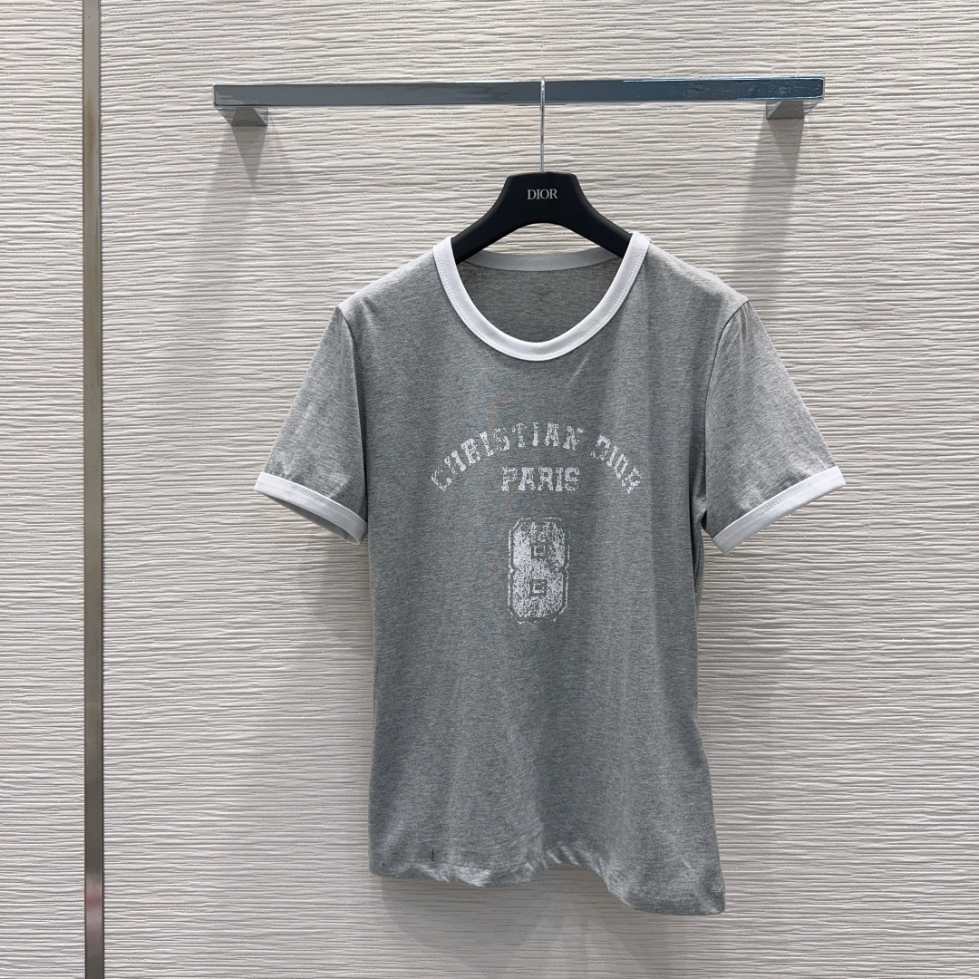 🛍️ Christian Dio* 👑2025FW新款T恤 密度很高手感超好 真的费劲心血的一款！！细节