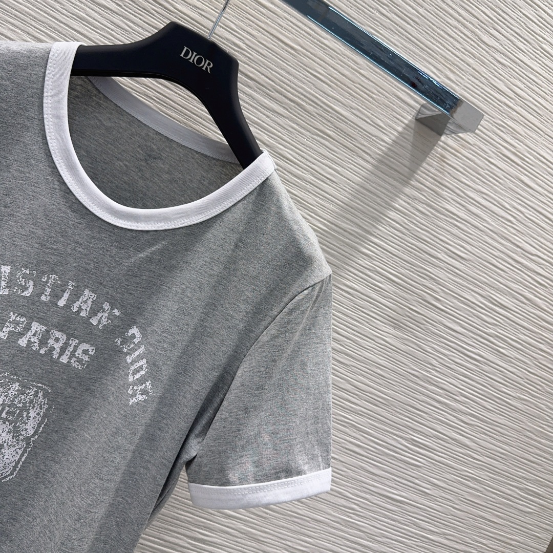 🛍️ Christian Dio* 👑2025FW新款T恤 密度很高手感超好 真的费劲心血的一款！！细节