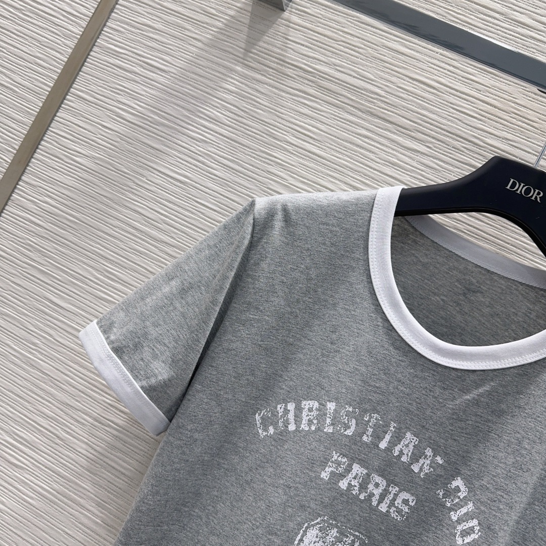 🛍️ Christian Dio* 👑2025FW新款T恤 密度很高手感超好 真的费劲心血的一款！！细节