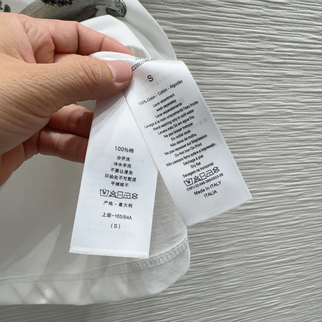 🛍️ Christian Dio* 👑2025FW新款T恤 密度很高手感超好 真的费劲心血的一款！！细节