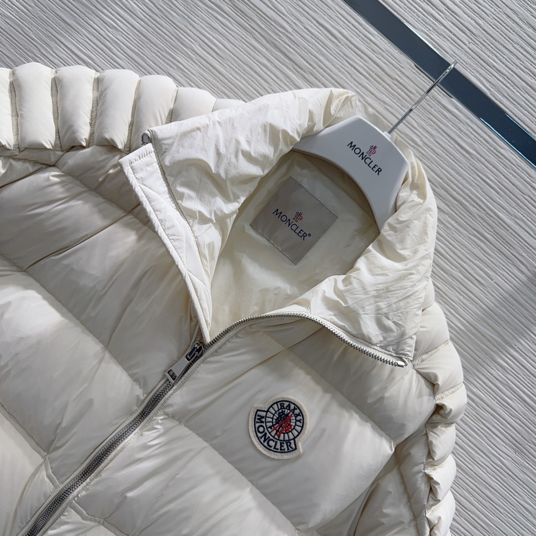 🛍️Moncle*👑2025FW新款羽绒外套 男女同款 90%白鹅绒 整体保暖效果拉满,独特的后背设计款