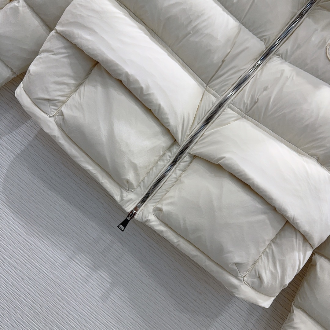 🛍️Moncle*👑2025FW新款羽绒外套 男女同款 90%白鹅绒 整体保暖效果拉满,独特的后背设计款