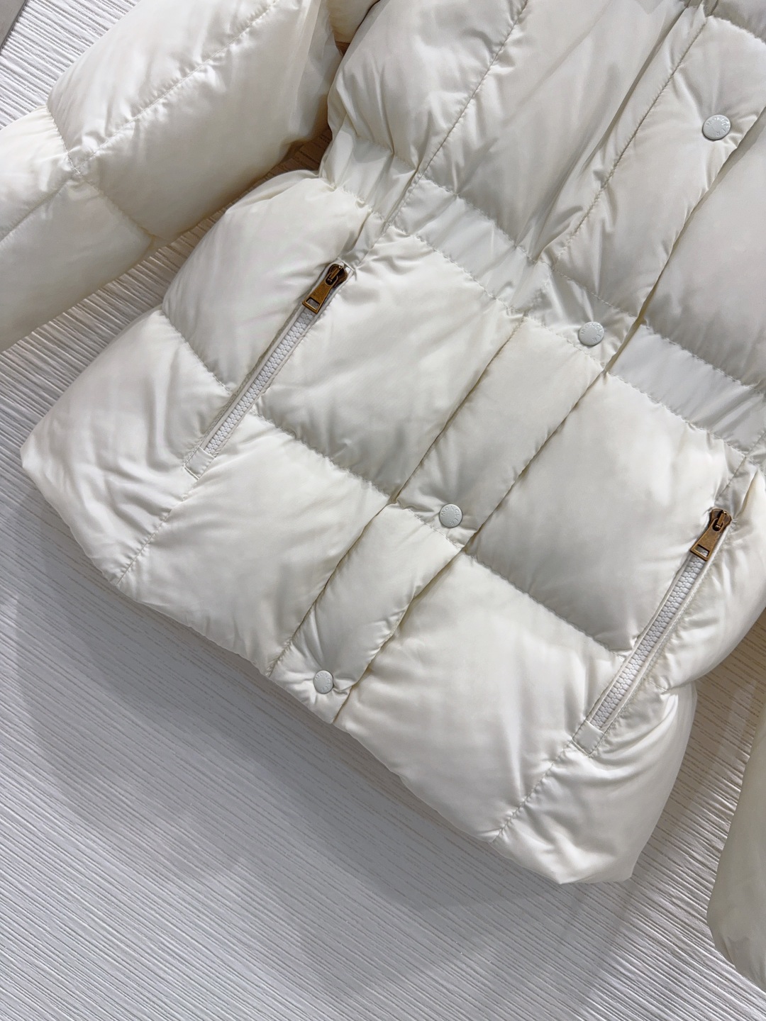 🛍️Moncle*👑2025FW新款羽绒外套 【鹅绒】 整体保暖效果拉满，独特设计款羽绒服 休闲时尚，经