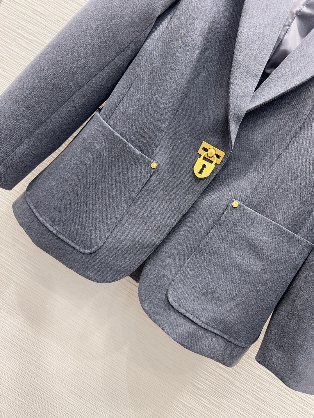 🛍️ Schiapare*lli 👑2025FW新款 简洁大气的西装外套 非常高级的进口质地 仔细看细节