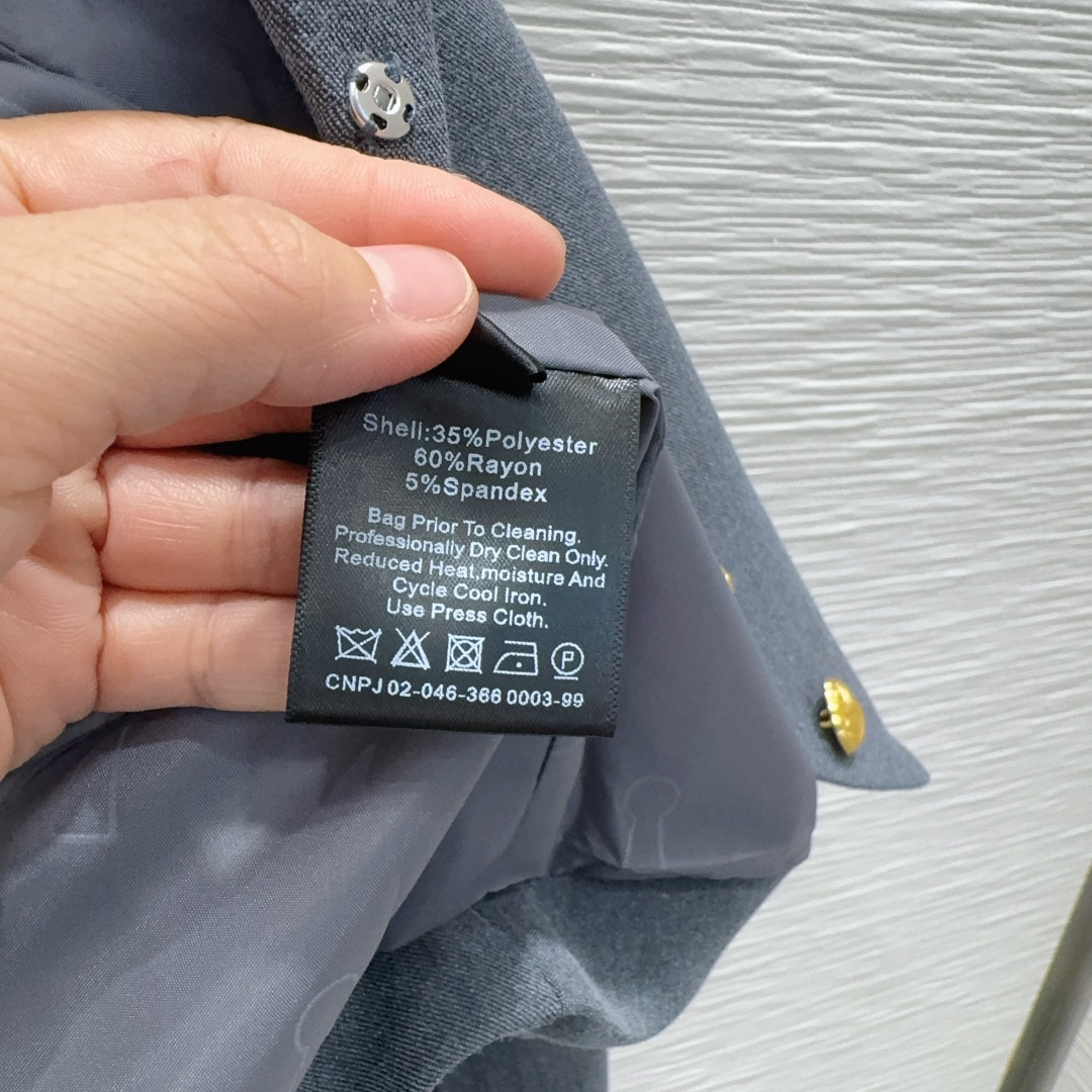 🛍️ Schiapare*lli 👑2025FW新款 简洁大气的西装外套 非常高级的进口质地 仔细看细节