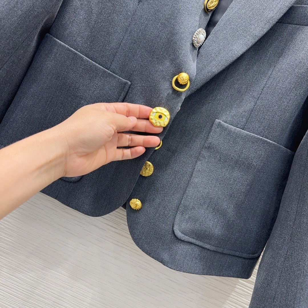 🛍️ Schiapare*lli 👑2025FW新款 简洁大气的西装外套 非常高级的进口质地 仔细看细节