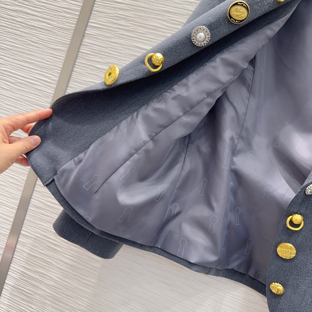 🛍️ Schiapare*lli 👑2025FW新款 简洁大气的西装外套 非常高级的进口质地 仔细看细节