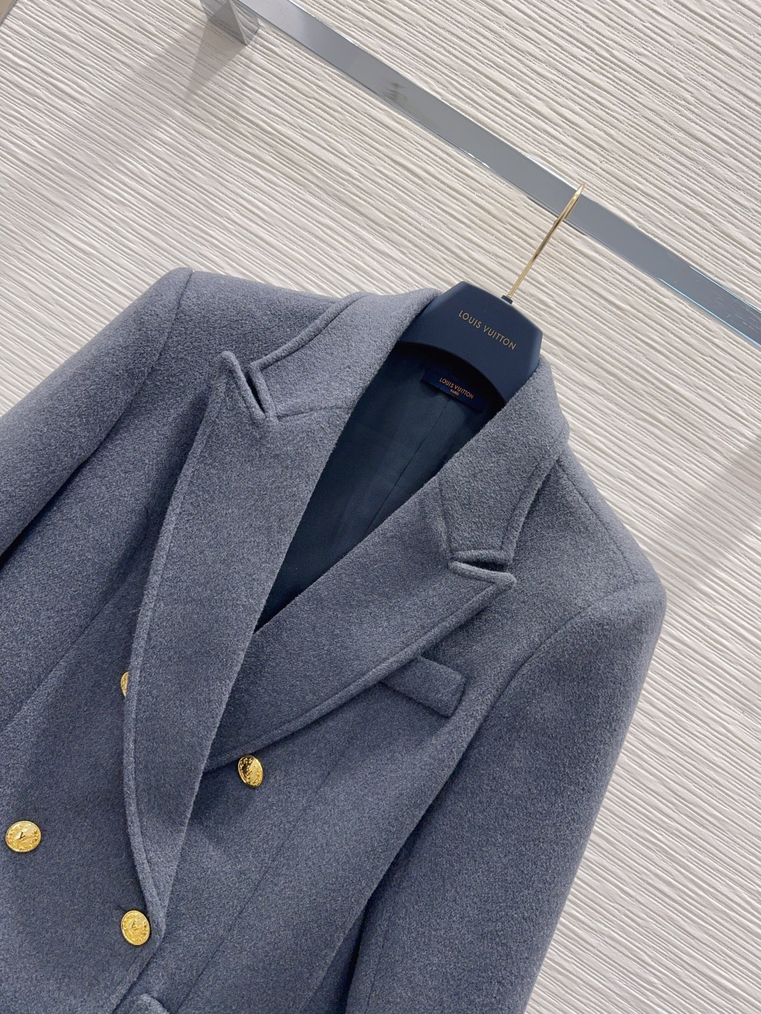 🛍️ Louis Vuitto* 👑2025FW新款 简洁大气的西装外套 非常高级的进口质地 仔细看细节