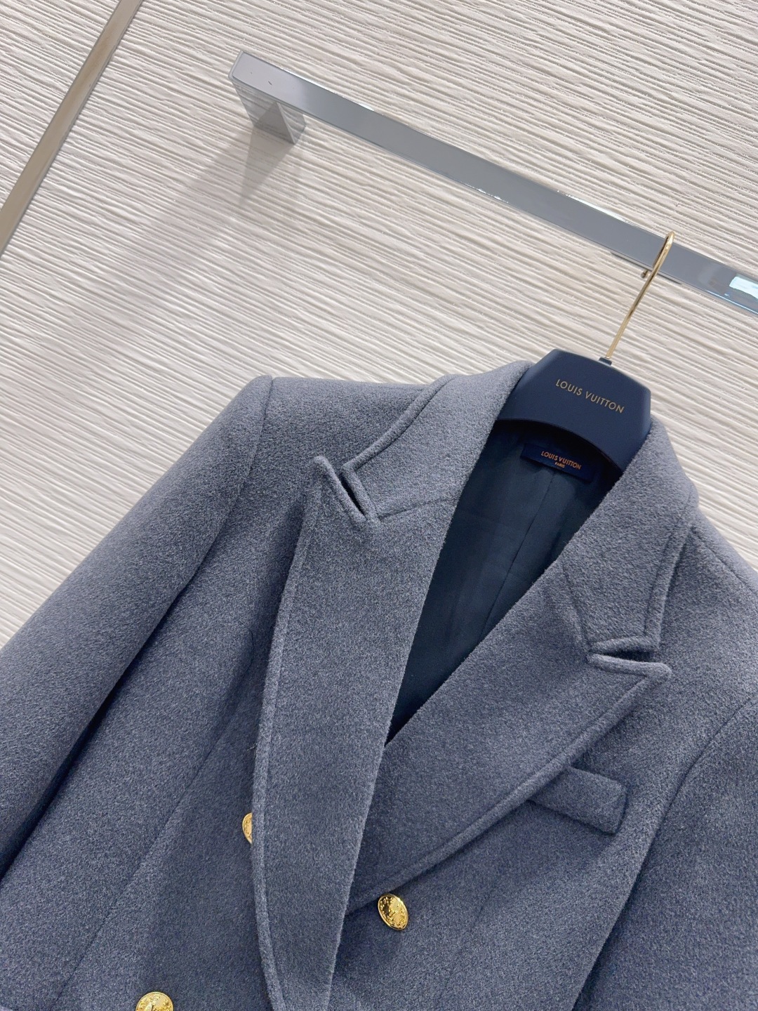 🛍️ Louis Vuitto* 👑2025FW新款 简洁大气的西装外套 非常高级的进口质地 仔细看细节