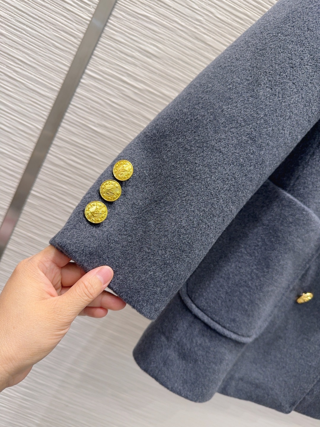 🛍️ Louis Vuitto* 👑2025FW新款 简洁大气的西装外套 非常高级的进口质地 仔细看细节