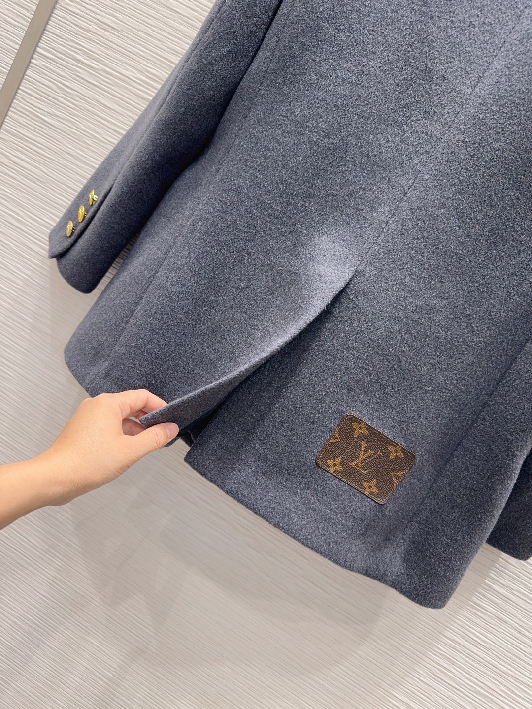🛍️ Louis Vuitto* 👑2025FW新款 简洁大气的西装外套 非常高级的进口质地 仔细看细节