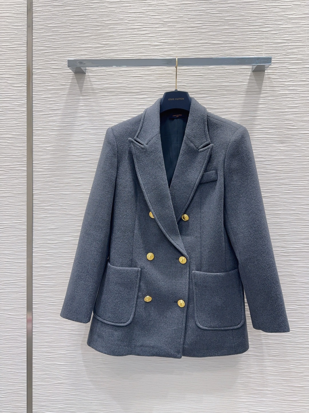 🛍️ Louis Vuitto* 👑2025FW新款 简洁大气的西装外套 非常高级的进口质地 仔细看细节