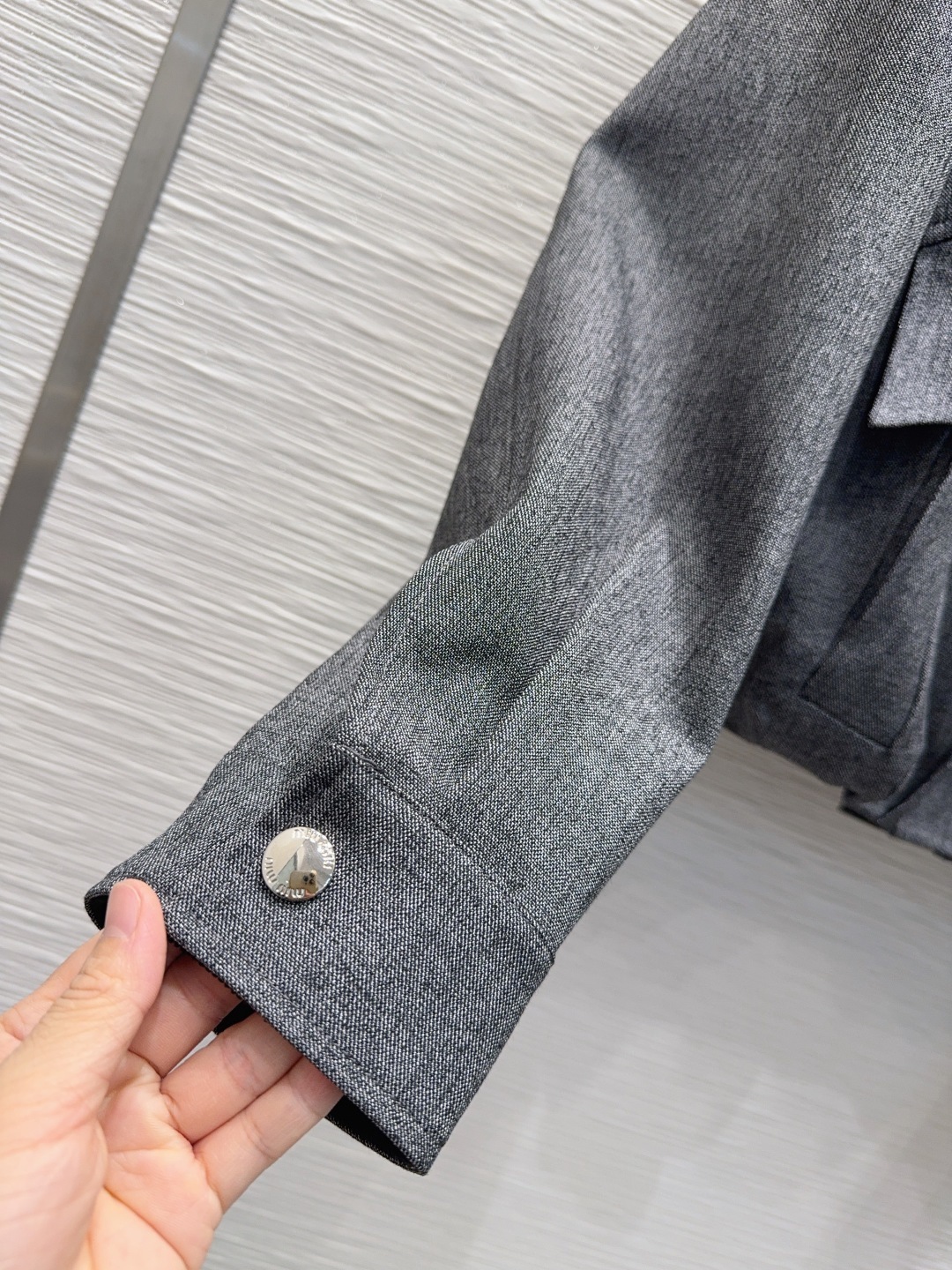 🛍️Miu Mi*👑 2025FW新款外套 出货即爆单 特殊材质有肌理感 每个小细节都非常注重 恰到好处