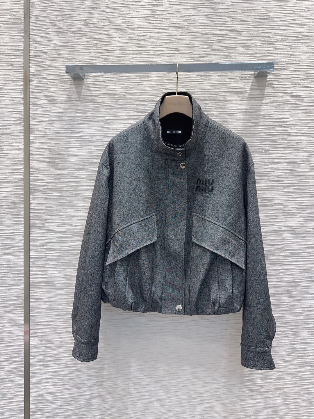 🛍️Miu Mi*👑 2025FW新款外套 出货即爆单 特殊材质有肌理感 每个小细节都非常注重 恰到好处