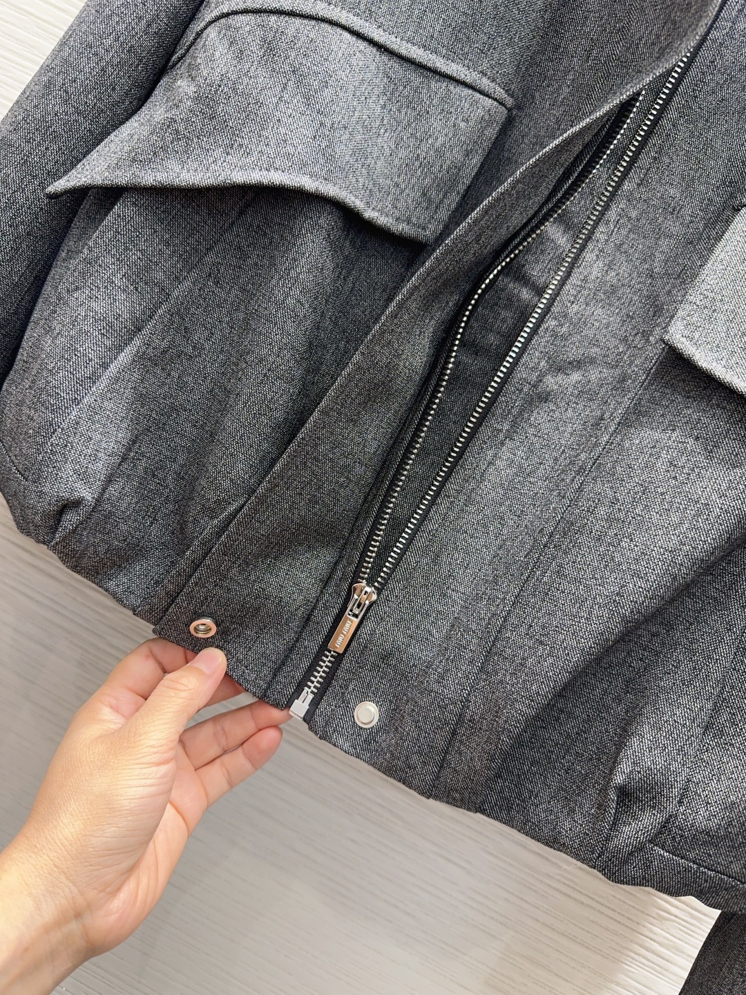 🛍️Miu Mi*👑 2025FW新款外套 出货即爆单 特殊材质有肌理感 每个小细节都非常注重 恰到好处