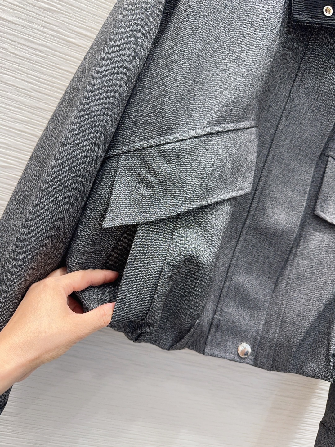 🛍️Miu Mi*👑 2025FW新款外套 出货即爆单 特殊材质有肌理感 每个小细节都非常注重 恰到好处