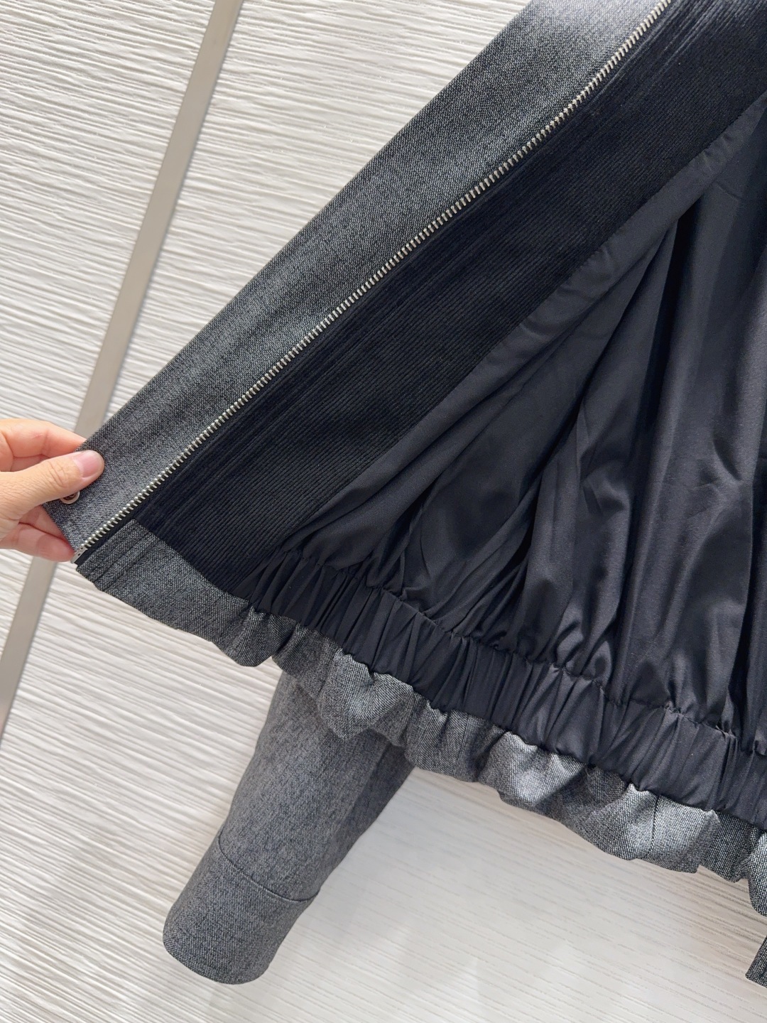 🛍️Miu Mi*👑 2025FW新款外套 出货即爆单 特殊材质有肌理感 每个小细节都非常注重 恰到好处