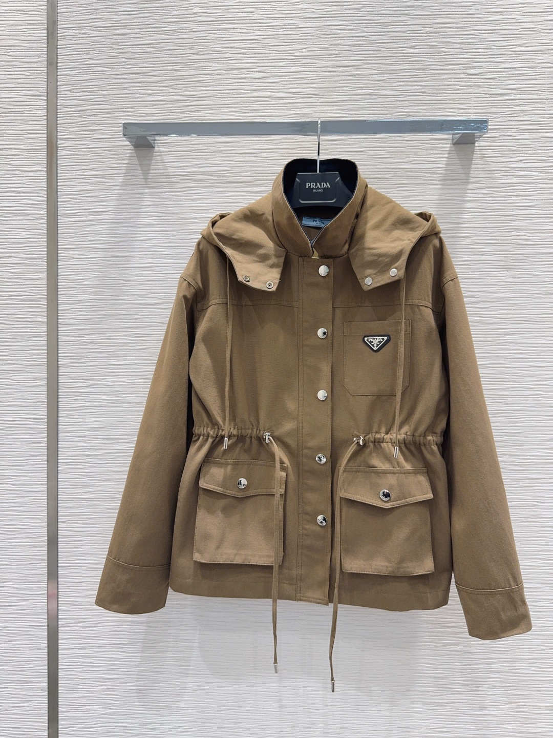 🛍️Prad*👑2025FW新款风衣外套 舒适百搭 贸易公司订单货！原单渠道货 好搭配 不可多得的一款！