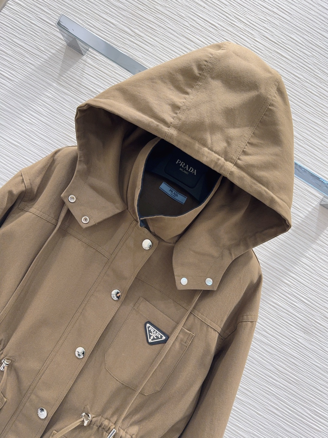 🛍️Prad*👑2025FW新款风衣外套 舒适百搭 贸易公司订单货！原单渠道货 好搭配 不可多得的一款！
