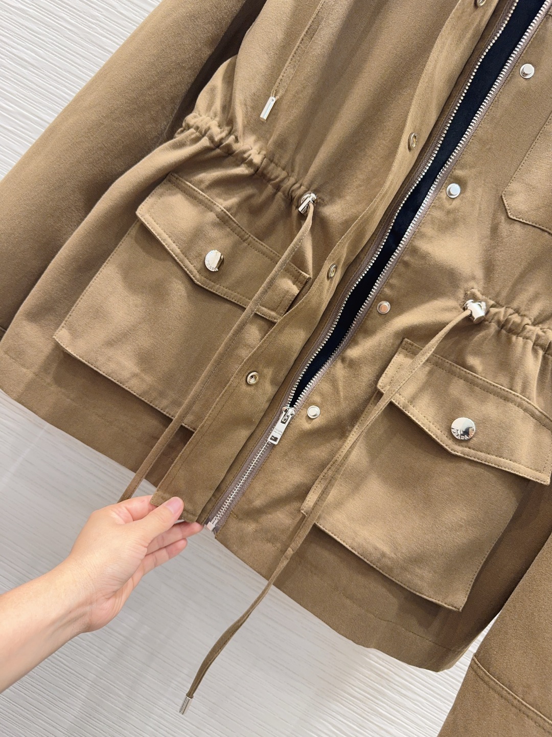 🛍️Prad*👑2025FW新款风衣外套 舒适百搭 贸易公司订单货！原单渠道货 好搭配 不可多得的一款！