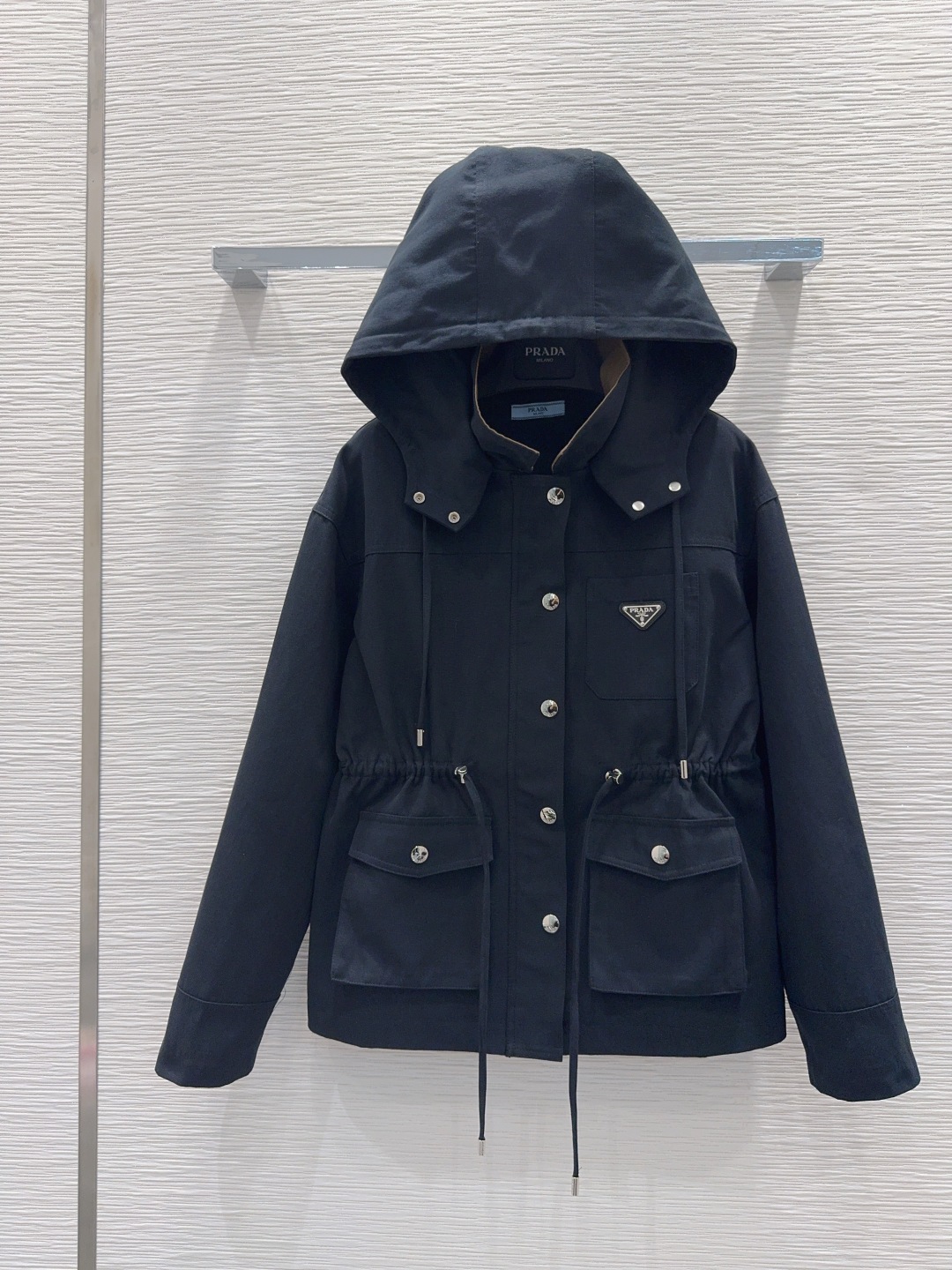 🛍️Prad*👑2025FW新款风衣外套 舒适百搭 贸易公司订单货！原单渠道货 好搭配 不可多得的一款！