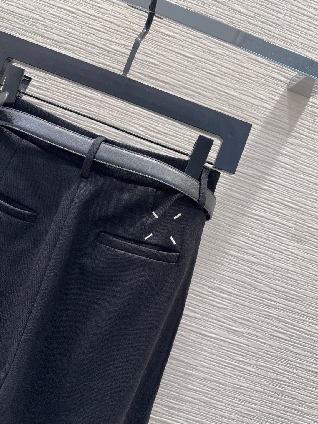 🛍️MM*6👑2025FW新款长裤 两色都很优秀 不挑剔身形要求 上身板板正正特别赞！搭配的风格也很通吃