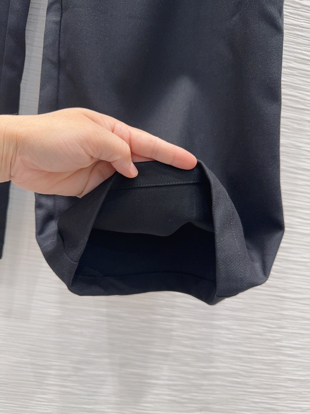 🛍️MM*6👑2025FW新款长裤 两色都很优秀 不挑剔身形要求 上身板板正正特别赞！搭配的风格也很通吃