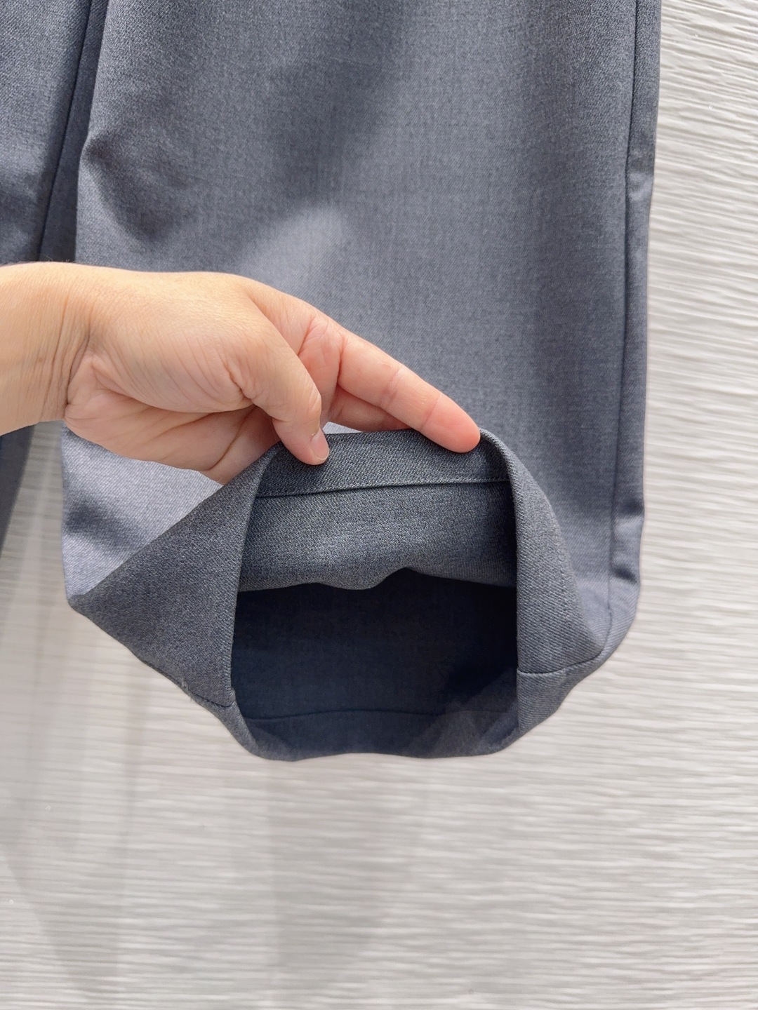 🛍️MM*6👑2025FW新款长裤 两色都很优秀 不挑剔身形要求 上身板板正正特别赞！搭配的风格也很通吃