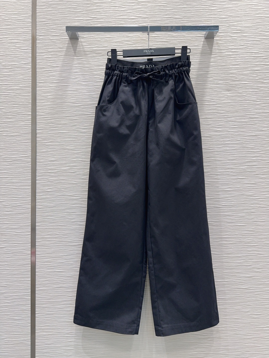 🛍️Prad*👑2025FW新款腰拼织带长裤 两色都很优秀 不挑剔身形要求 上身板板正正特别赞！搭配的风