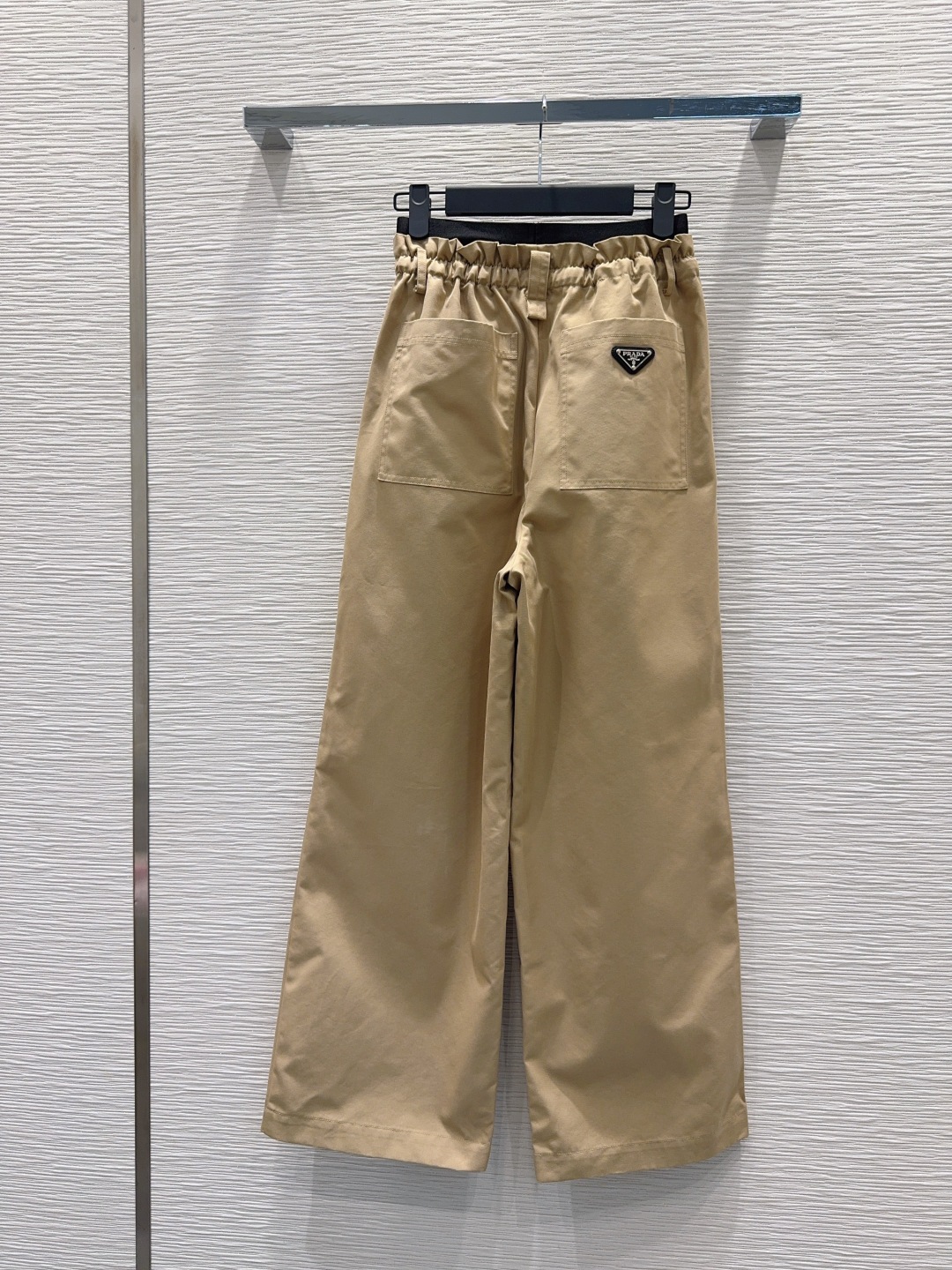 🛍️Prad*👑2025FW新款腰拼织带长裤 两色都很优秀 不挑剔身形要求 上身板板正正特别赞！搭配的风