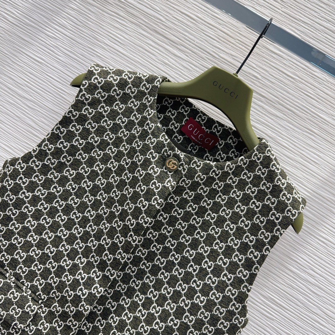 🛍️Gucc*👑2025FW新款马甲外套 一眼就爱上 非常高级的进口高密度质地 双G毛尼提花面料 仔细看