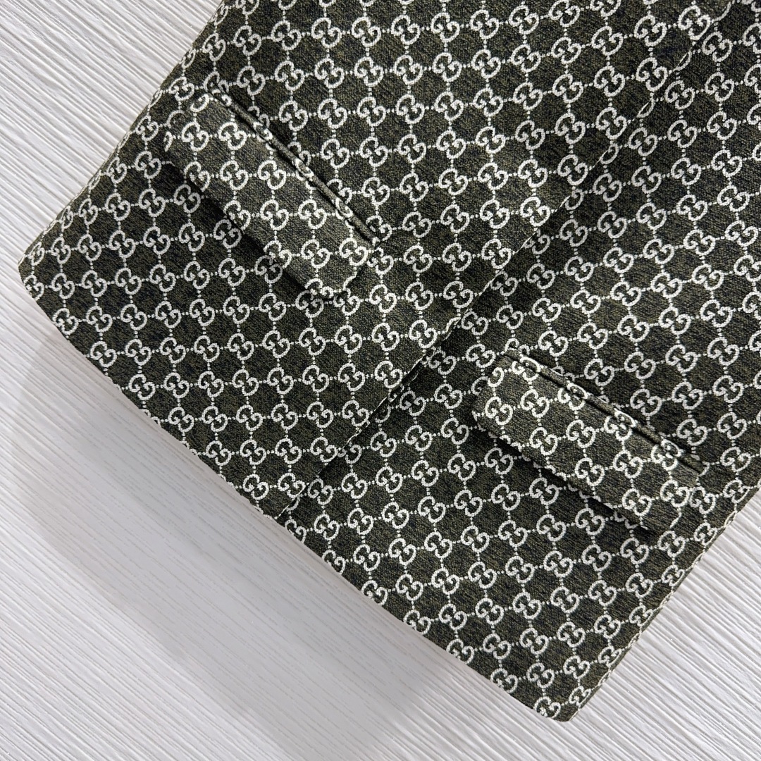 🛍️Gucc*👑2025FW新款马甲外套 一眼就爱上 非常高级的进口高密度质地 双G毛尼提花面料 仔细看