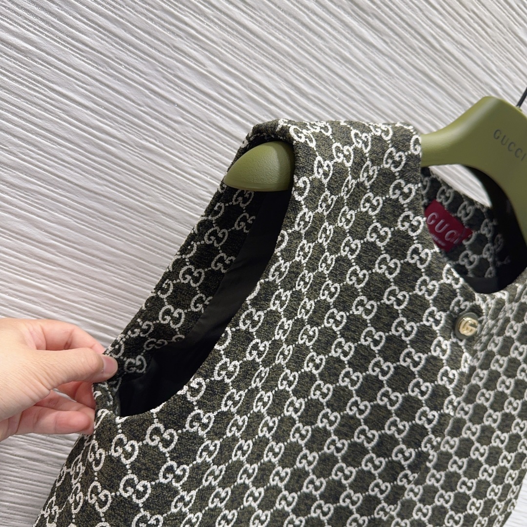 🛍️Gucc*👑2025FW新款马甲外套 一眼就爱上 非常高级的进口高密度质地 双G毛尼提花面料 仔细看