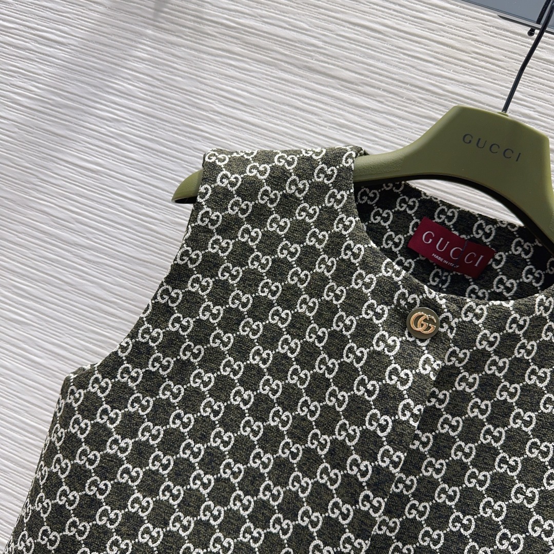 🛍️Gucc*👑2025FW新款马甲外套 一眼就爱上 非常高级的进口高密度质地 双G毛尼提花面料 仔细看