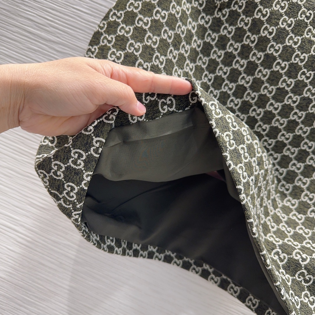 🛍️Gucc*👑2025FW新款套装 一眼就爱上 非常高级的进口高密度质地 双G毛尼提花面料 仔细看细节