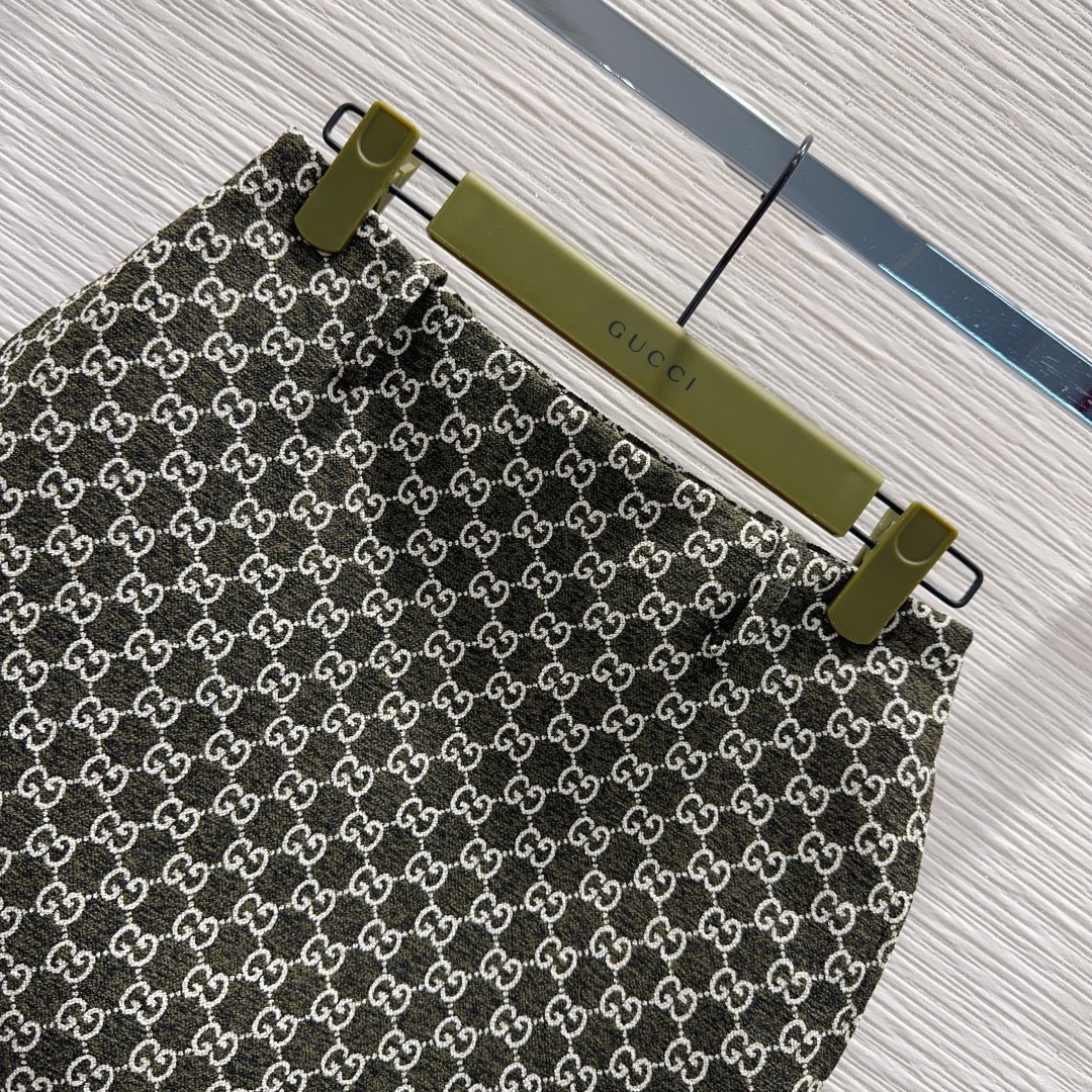 🛍️Gucc*👑2025FW新款套装 一眼就爱上 非常高级的进口高密度质地 双G毛尼提花面料 仔细看细节