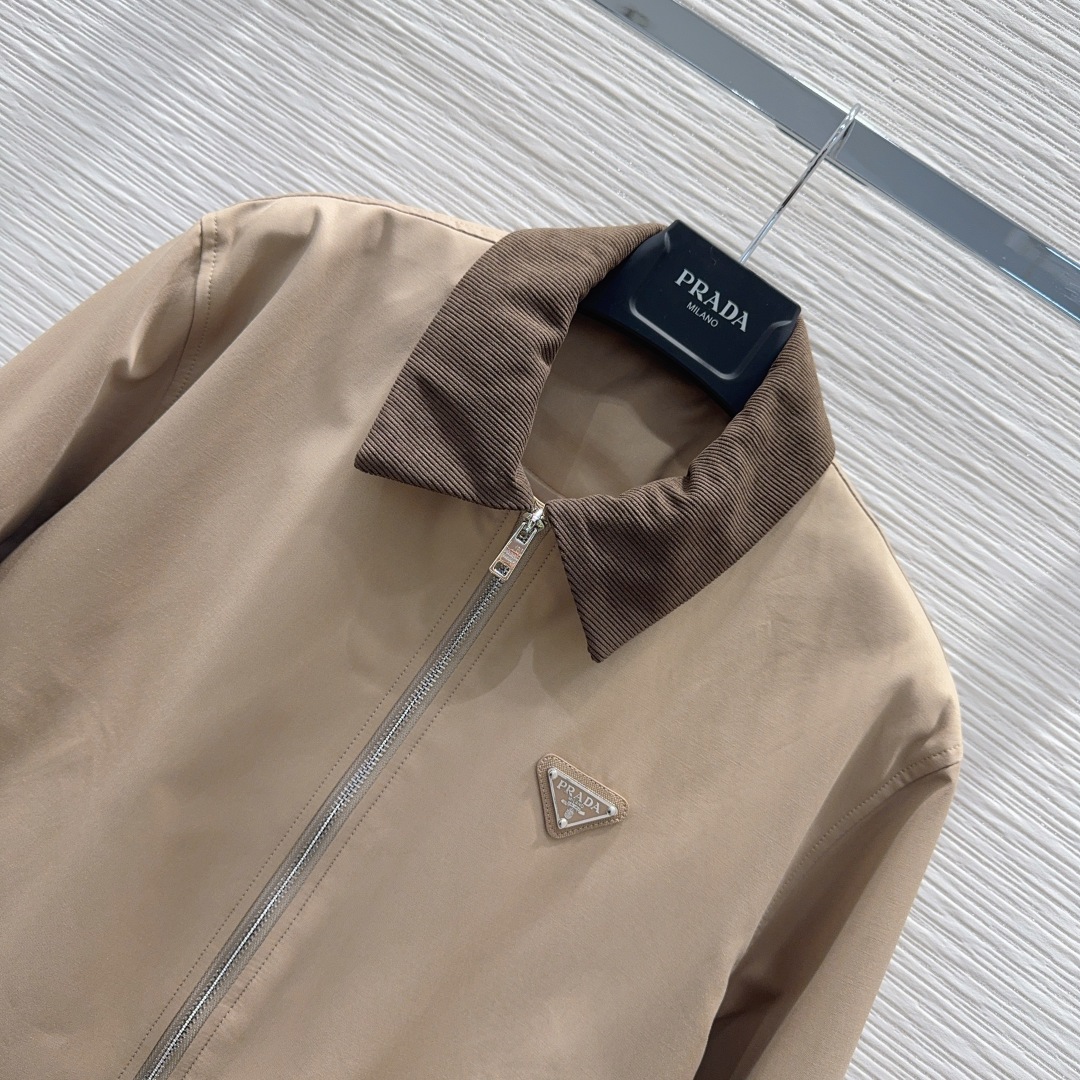 Prada 2025FW New Women's Jacket with Logo, Stylish and Comfortable 3 cmp i1761039437130 1113 0 1