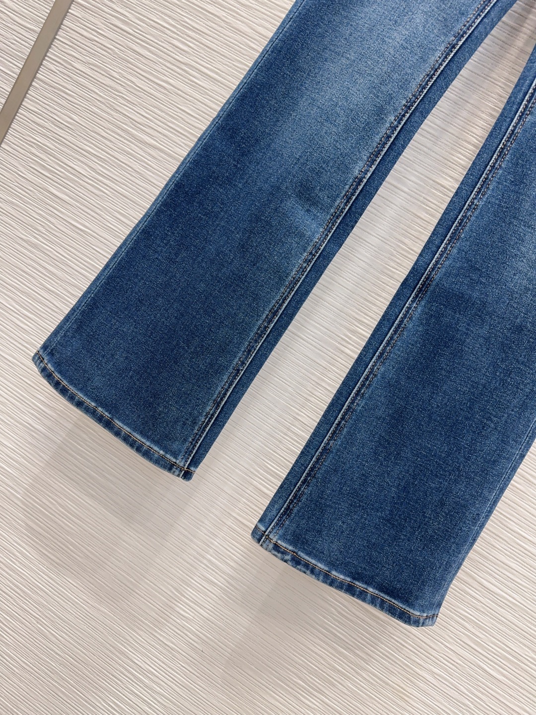 🛍️ Louis Vuitto* 👑2025FW新款牛仔长裤 有弹力 整件立体剪裁 全方位精致做工 明星