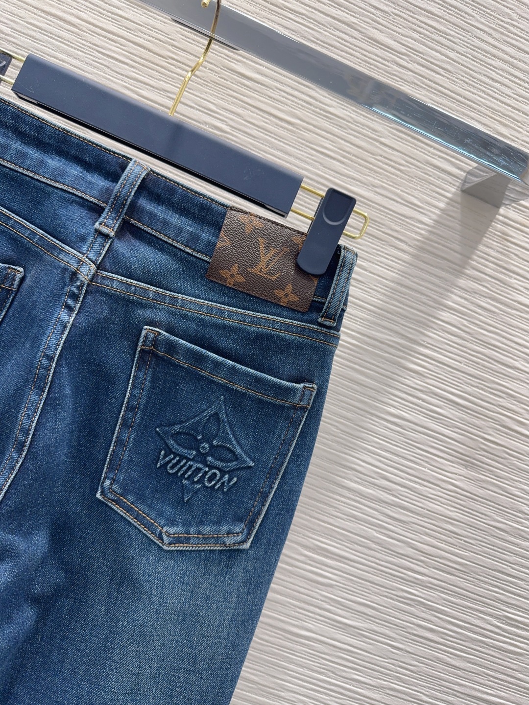 🛍️ Louis Vuitto* 👑2025FW新款牛仔长裤 有弹力 整件立体剪裁 全方位精致做工 明星