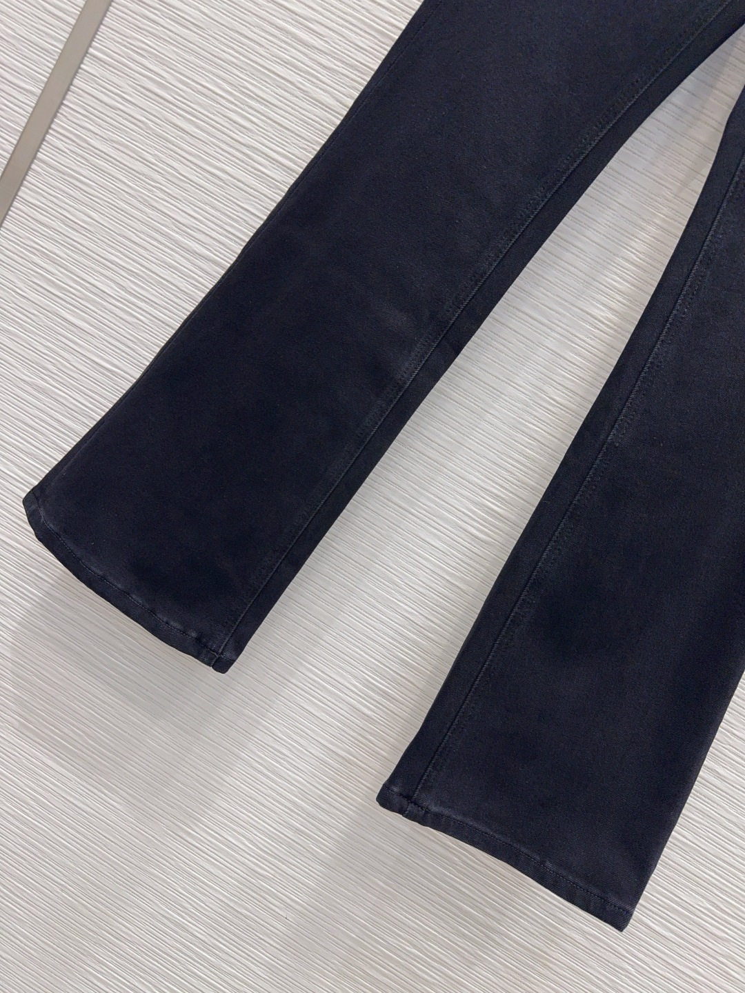 🛍️ Louis Vuitto* 👑2025FW新款牛仔长裤 有弹力 整件立体剪裁 全方位精致做工 明星