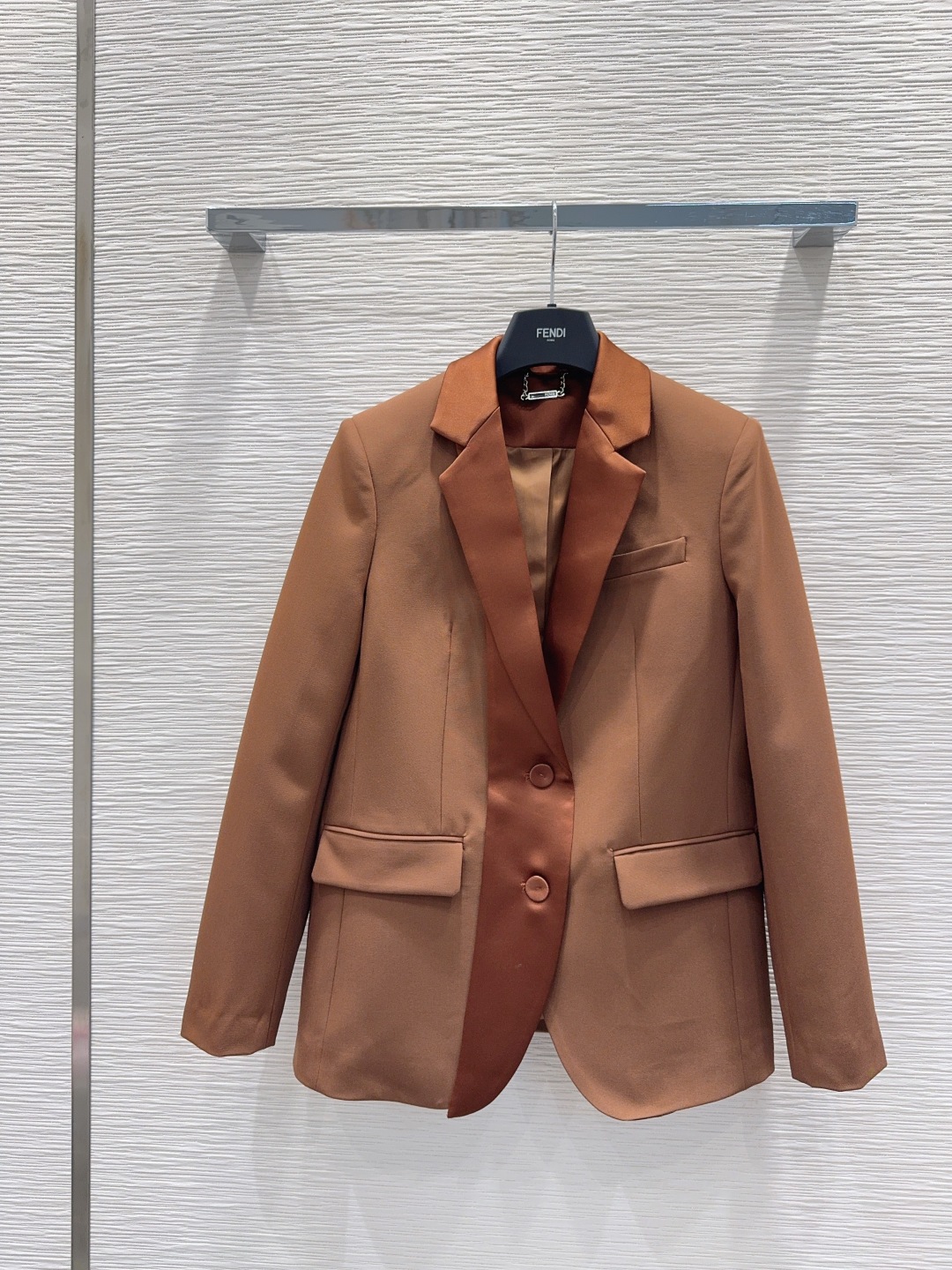Fendi 2025FW بدلة نسائية أنيقة وفاخرة، تصميم عصري وراقي