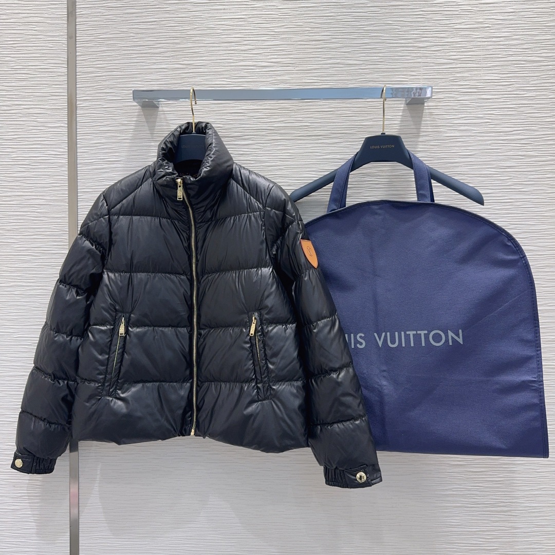 🛍️ Louis Vuitto* 👑2025FW新款羽绒外套 90鹅绒 整体保暖效果拉满，常规款羽绒服 