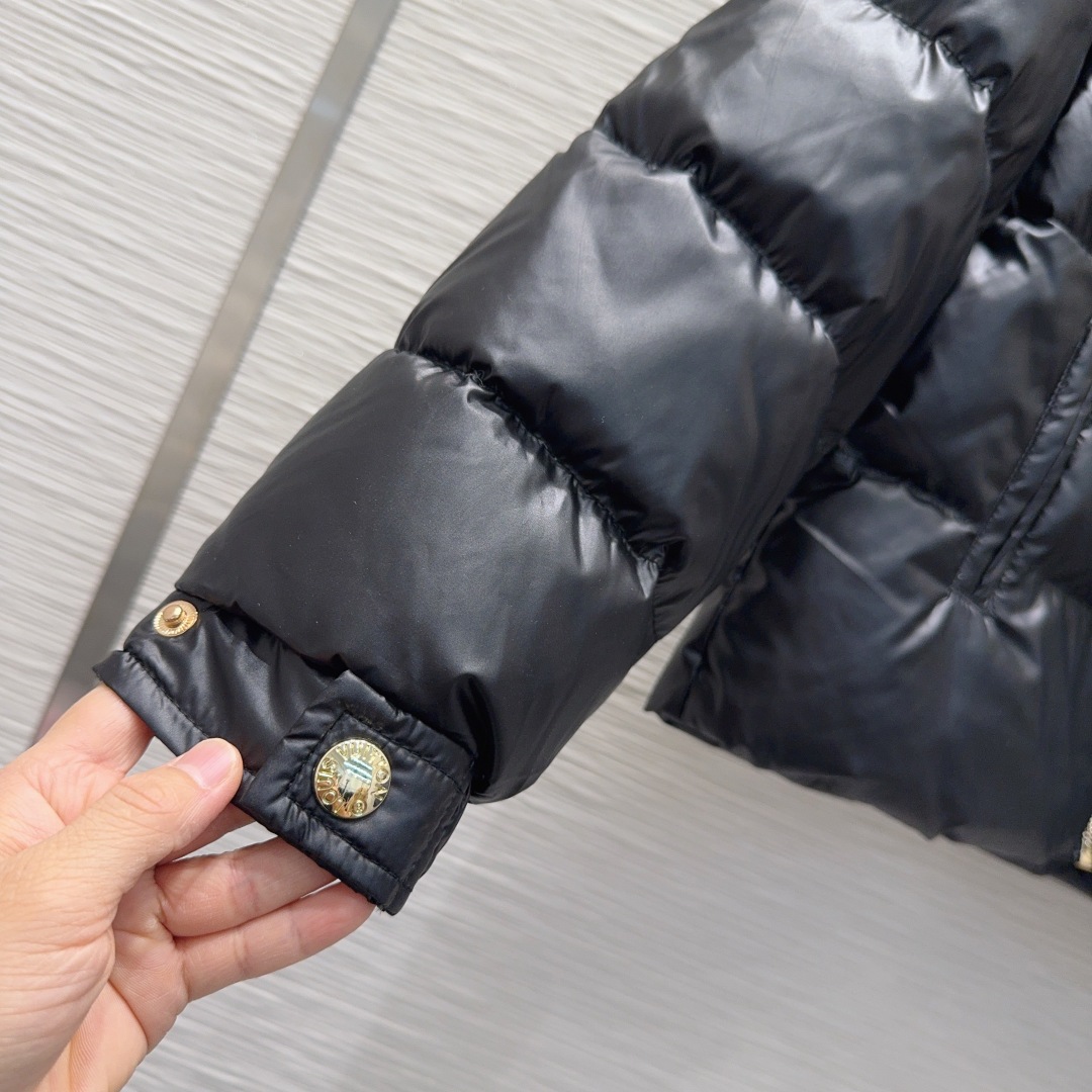 🛍️ Louis Vuitto* 👑2025FW新款羽绒外套 90鹅绒 整体保暖效果拉满，常规款羽绒服 